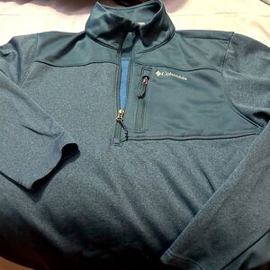 Columbia 1/4 zip
Dark teal blue color